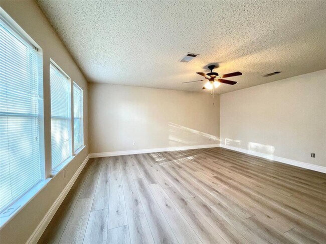 Building Photo - 2601 Byfield Dr