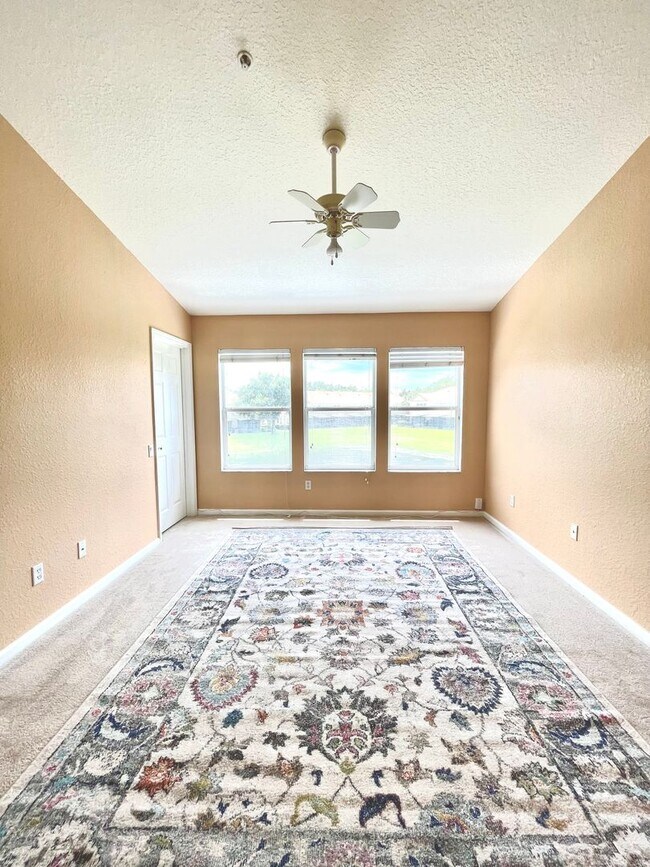 Building Photo - $1,690 2 BED / 2.5 BATH - 2 Story Townhouse