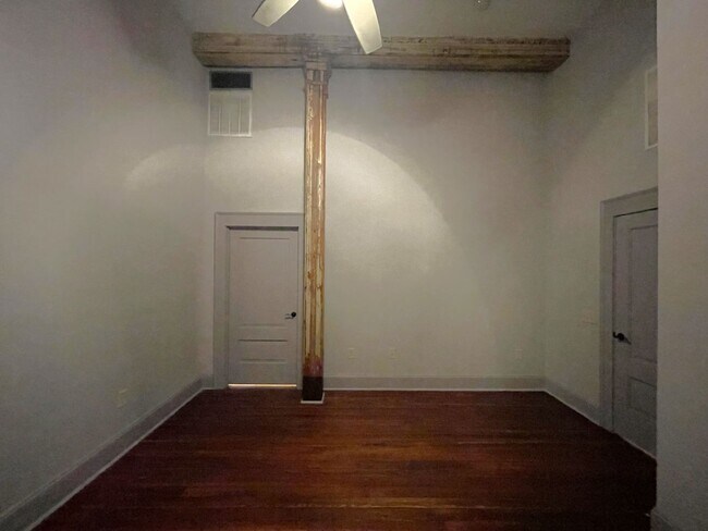 Building Photo - 522 Cherry St