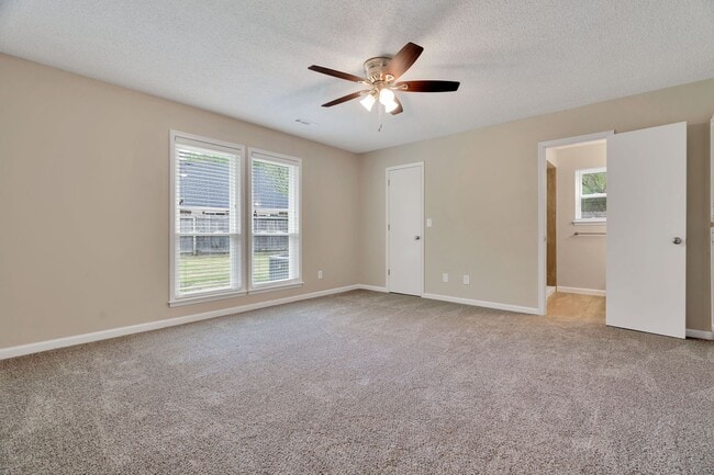 Building Photo - Beatifully Updated East Fay Home! Must See!