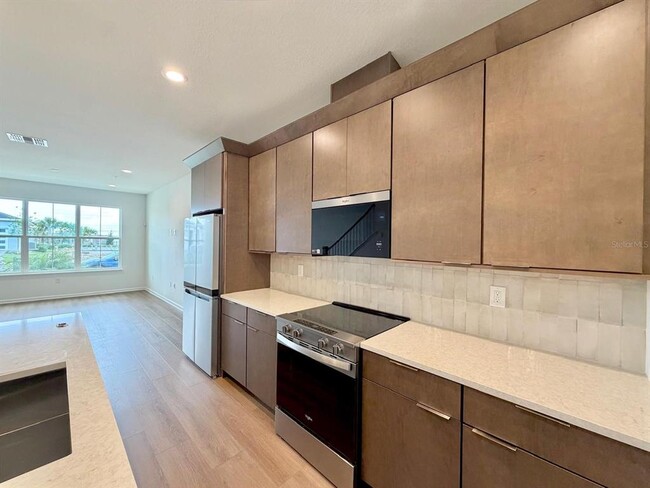 Building Photo - 1887 Pinecliff Dr