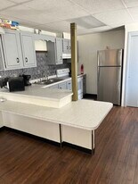 Building Photo - 144 Hillcrest St