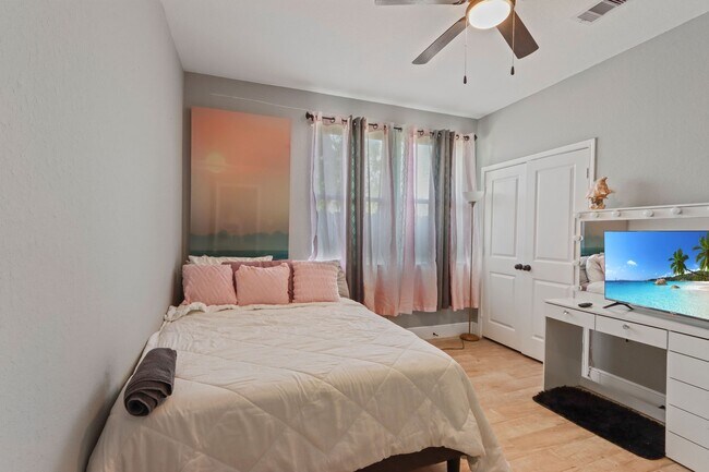 Building Photo - 5607 Bacher St