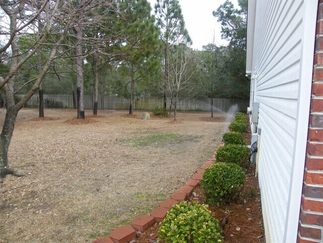 Building Photo - 905 Lowry Ct