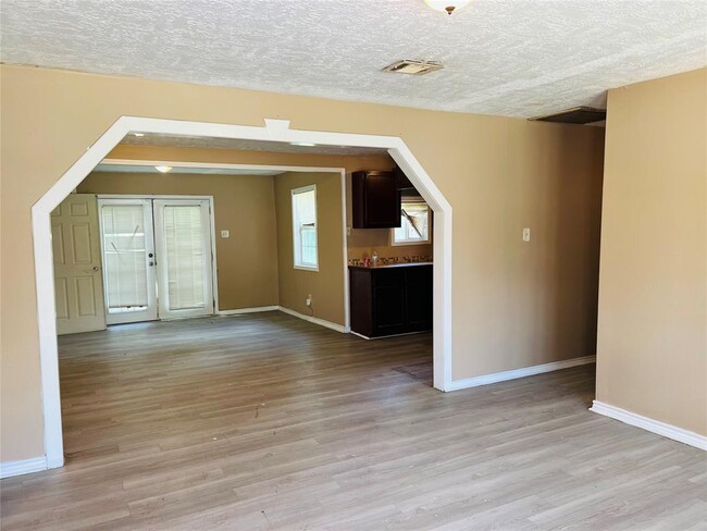 Building Photo - 5943 Southville St