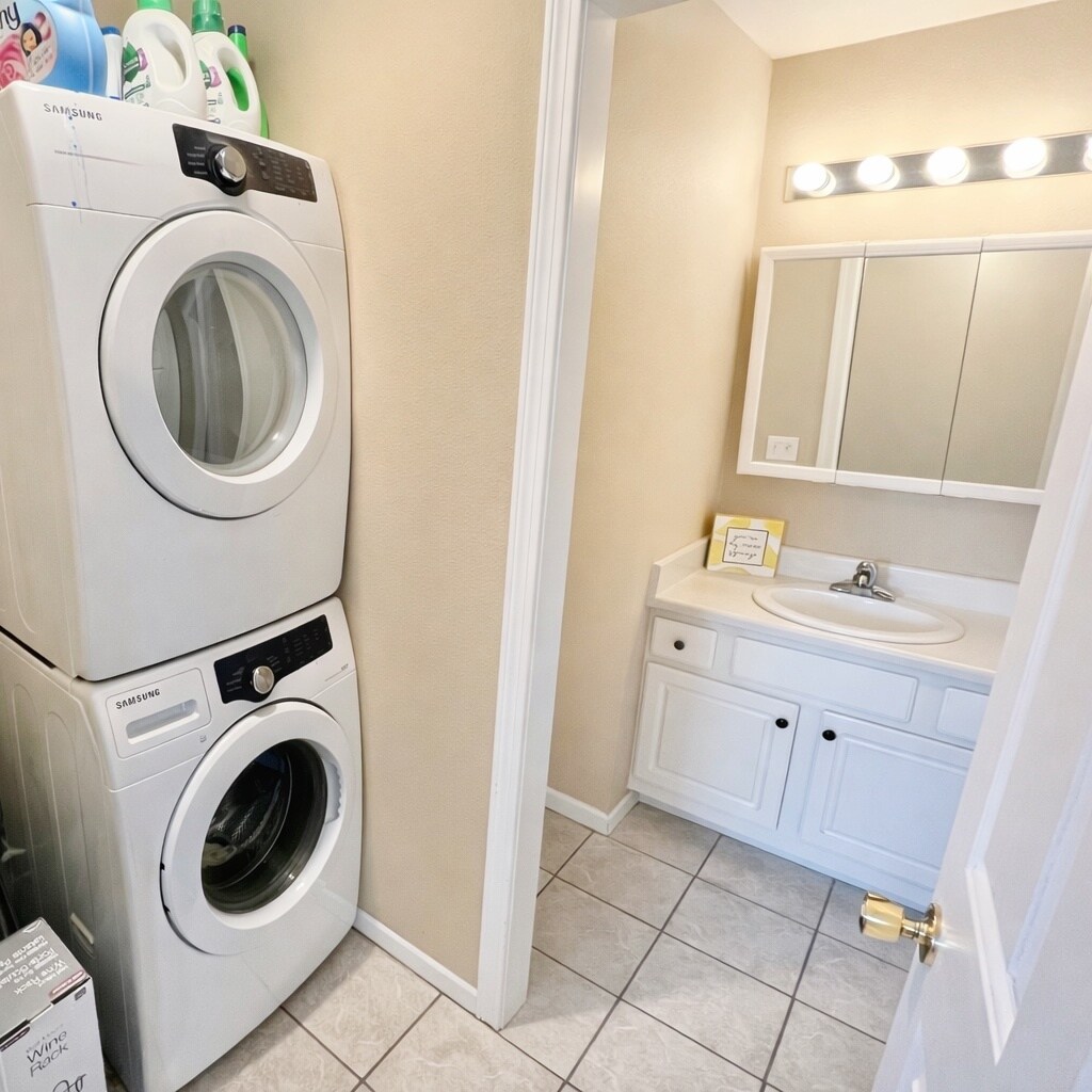 Main floor laundry - 2416 Eaton Ave