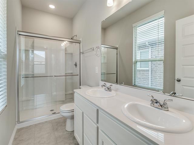 Building Photo - 920 Ravenwood Ln