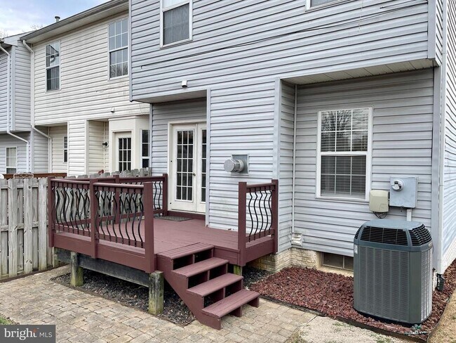 Building Photo - 501 Tolbelt Ct