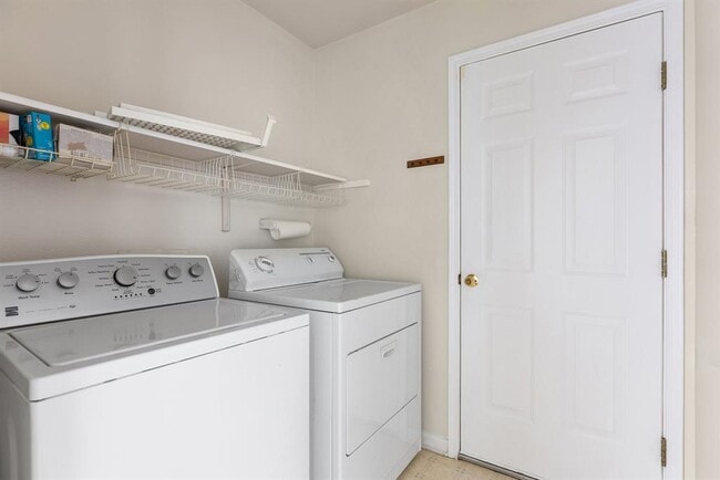 Building Photo - 106 Wisteria Dr