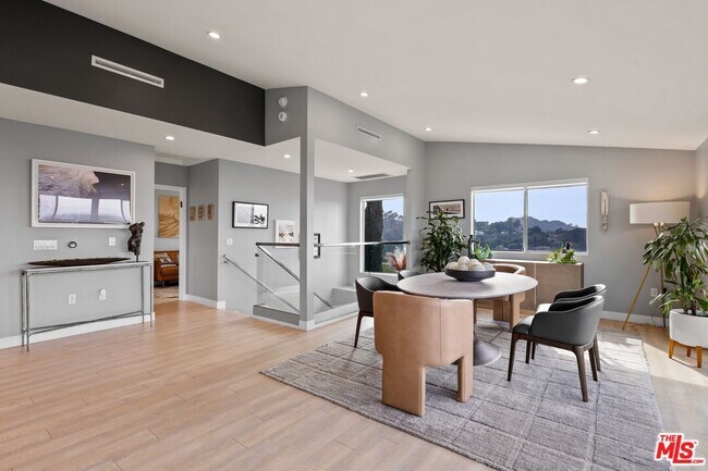 Building Photo - 7191 Pacific View Dr