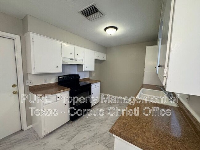 Building Photo - 4622 Newbury Ln