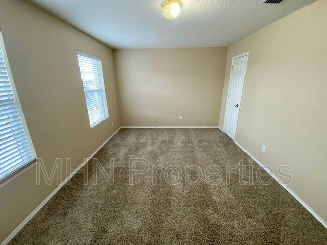 Building Photo - 5923 Trent Ranch