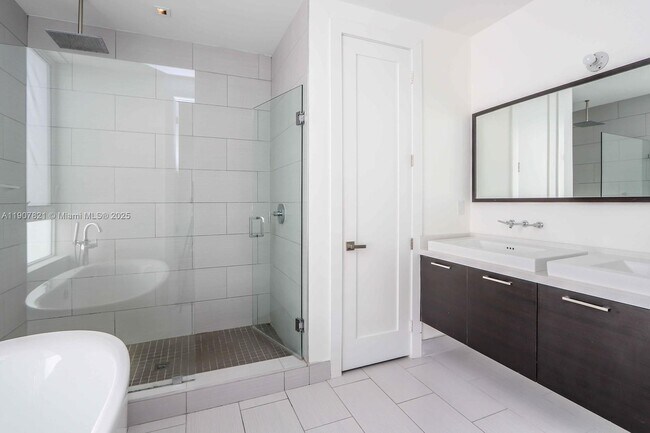 Building Photo - 9115 NW 33rd St