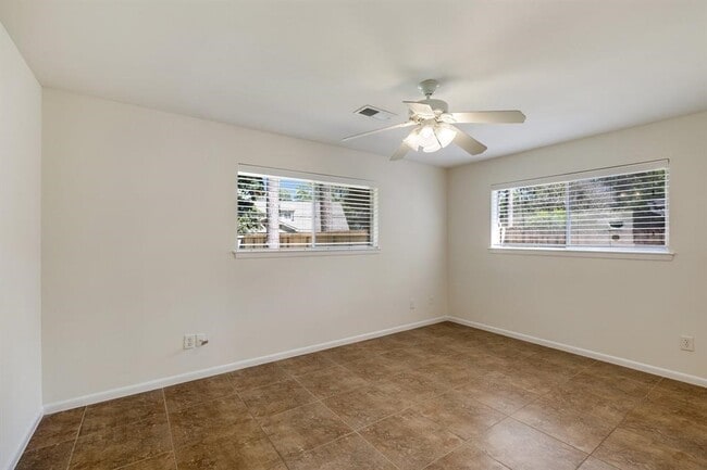 Building Photo - 10214 Londonderry Dr