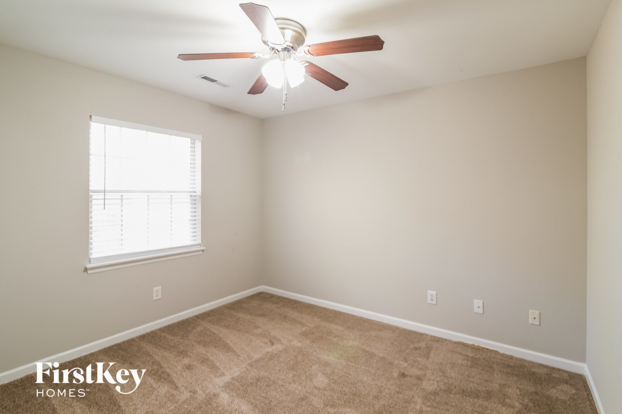 Building Photo - 7873 Sabalridge Dr