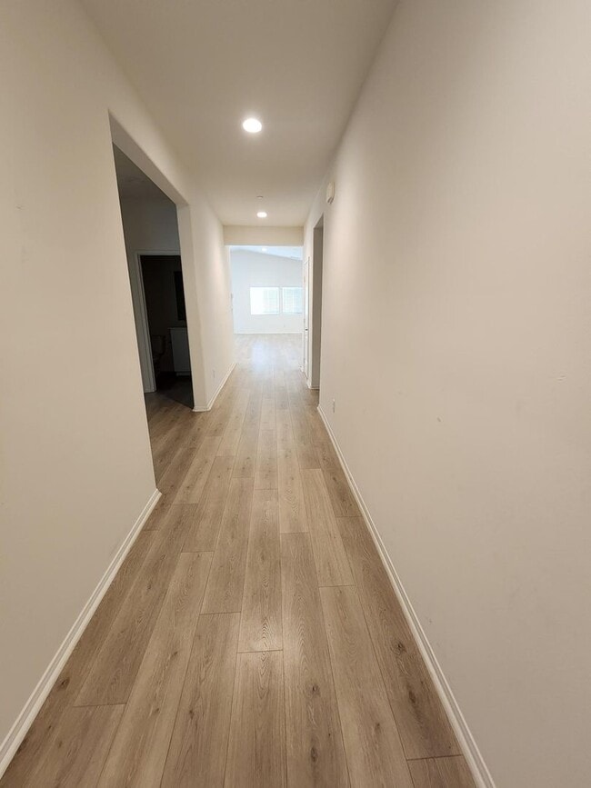 Building Photo - Newer 4 Bed / 3 bath Home MOVE-IN NOW SPECIAL!