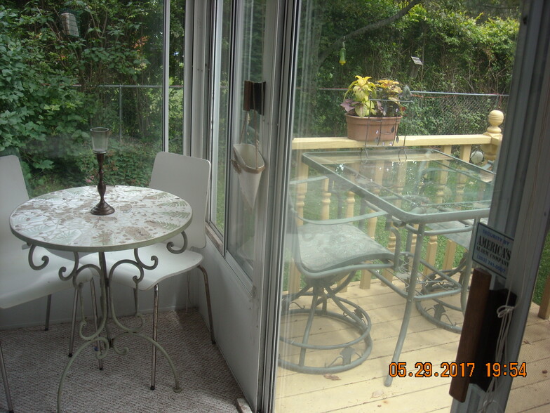 Building Photo - 20 Parker Pl