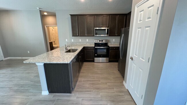 Building Photo - Spacious 3BD/2BA Palm Bay Home – Modern Comfort & Great Location!