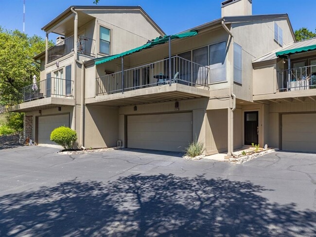 Building Photo - 1821 Westlake Dr