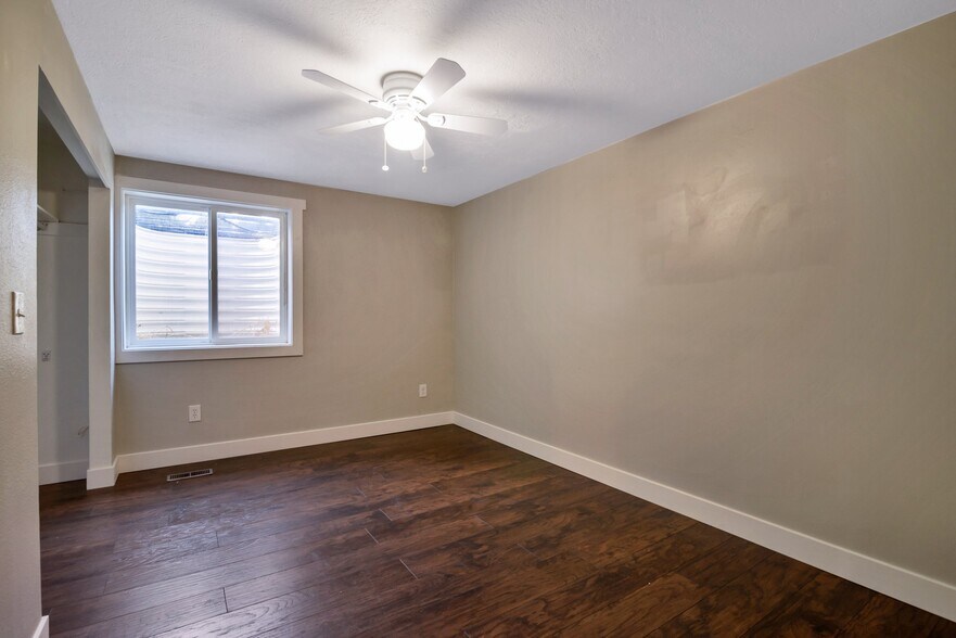 Building Photo - 994 N 700 E