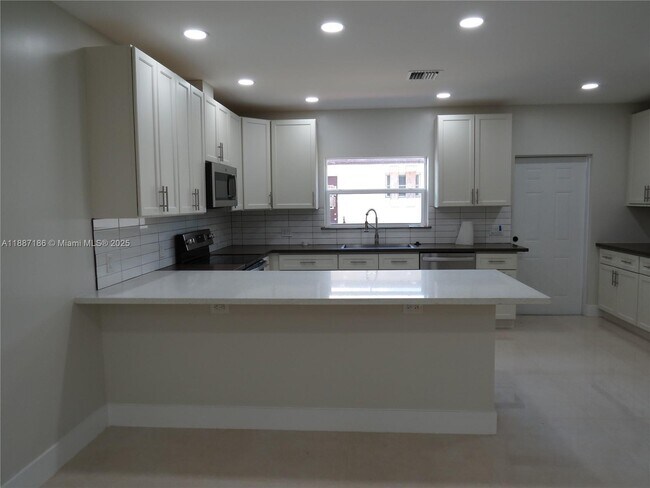 Building Photo - 1671 SW 44th Terrace