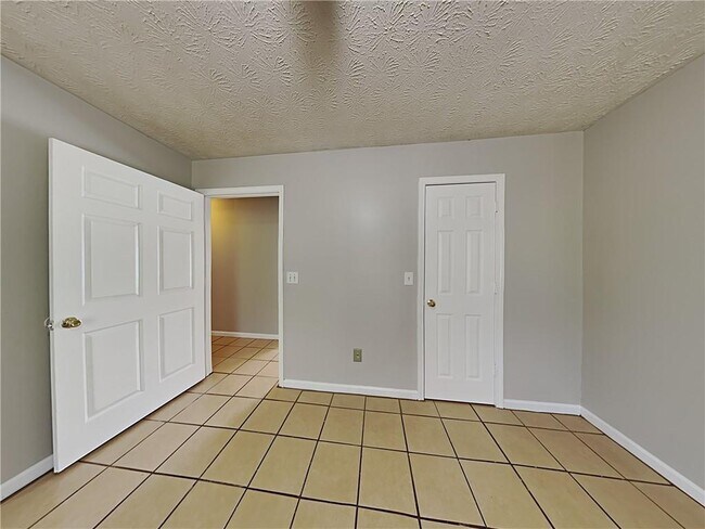 Building Photo - 6114 Green Acres Dr SW