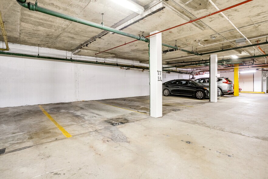 Garage parking space 52 - 118 Monroe St
