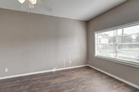 Building Photo - 10921 Shady Ln