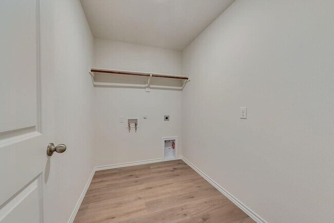 Building Photo - 2905 Jasmine Dr