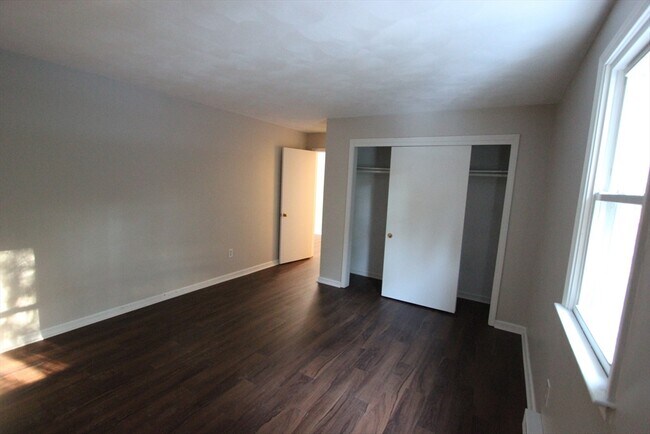 Building Photo - 70 Beach St