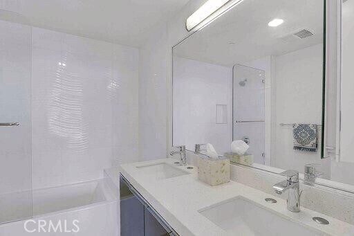 Building Photo - 1223 Larrabee St