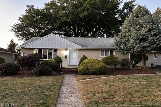 Primary Photo - 10 Donnalin Pl