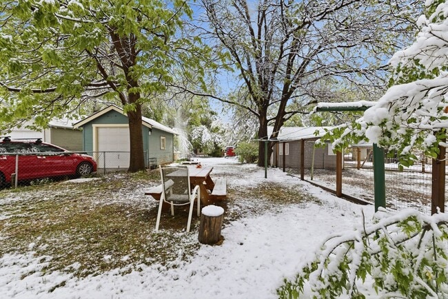 Building Photo - Charming 2 Bed 1 Bath House in Old Town!