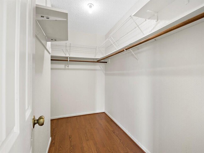 Building Photo - 712 Country Pl Dr