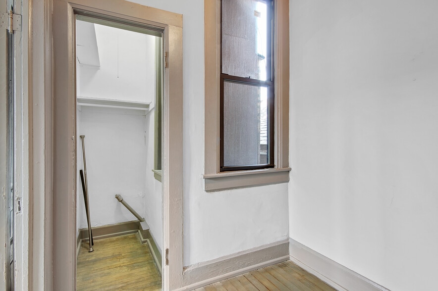 Building Photo - 1659 W 21st St