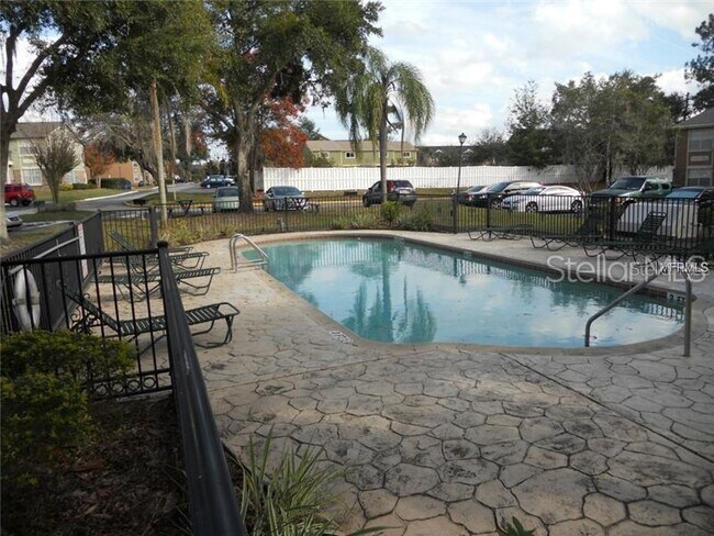 Building Photo - 2550 N Alafaya Trail