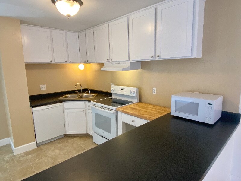 Building Photo - 2747 Leisure Dr