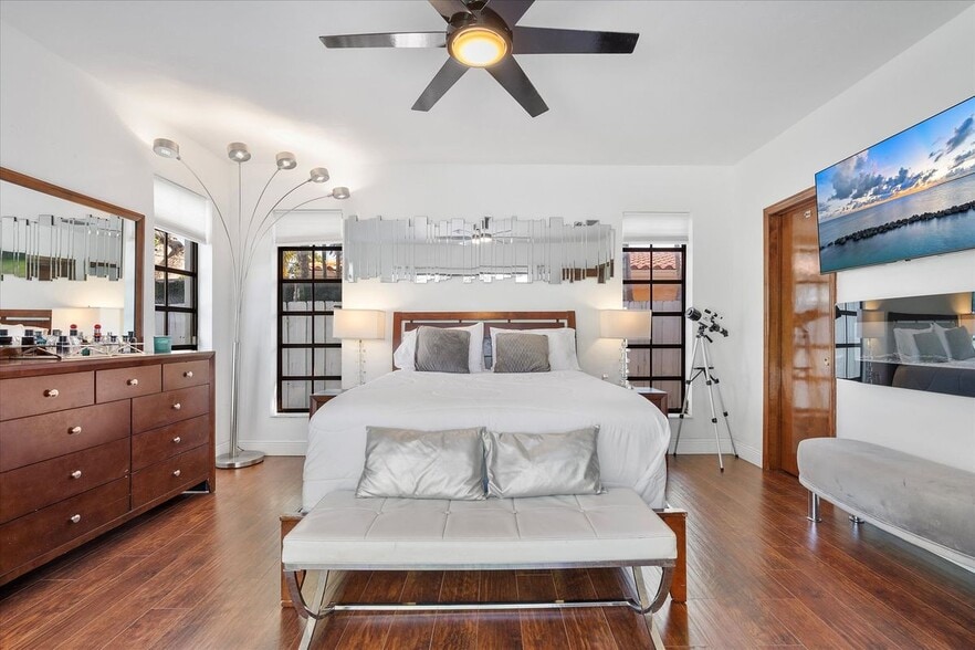 Building Photo - 440 N Rainbow Dr