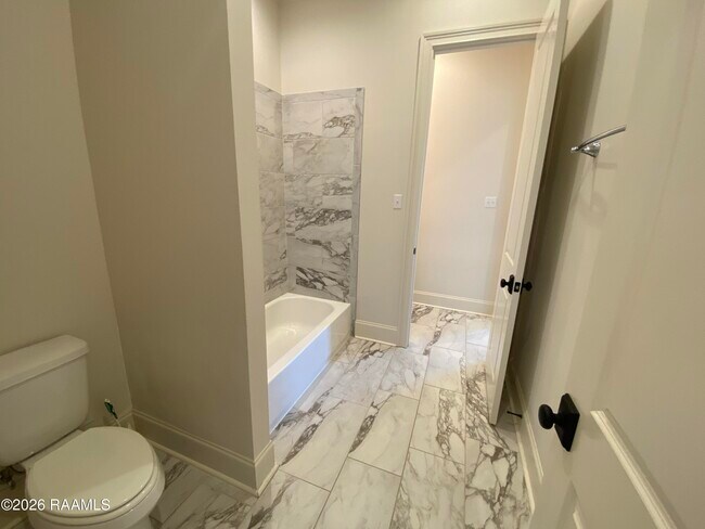 Building Photo - 2110 Belfleur St