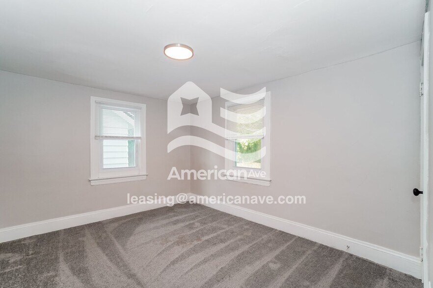 Building Photo - 384 Grace Ave