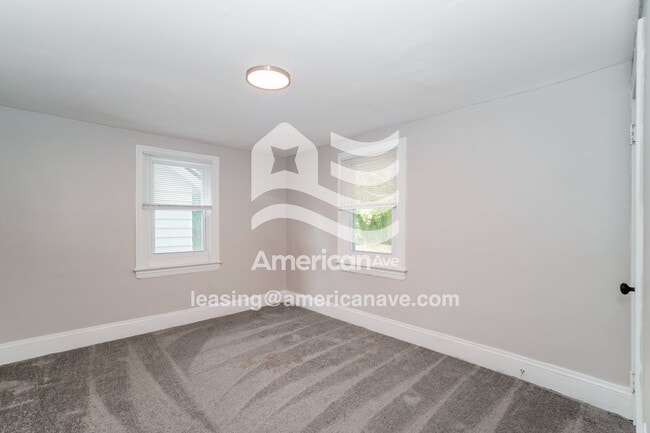 Building Photo - 384 Grace Ave