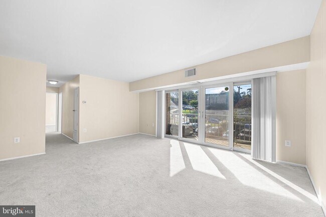 Building Photo - 5204 Newton St