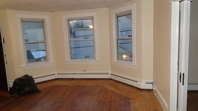 Building Photo - 911 Pine St