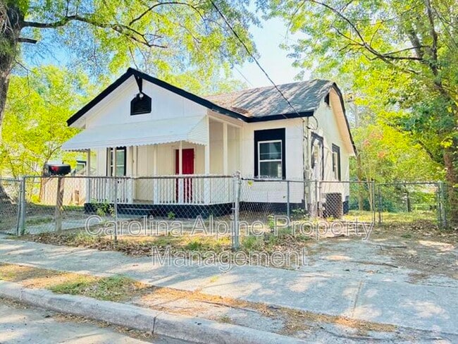 Building Photo - 104 Miller St