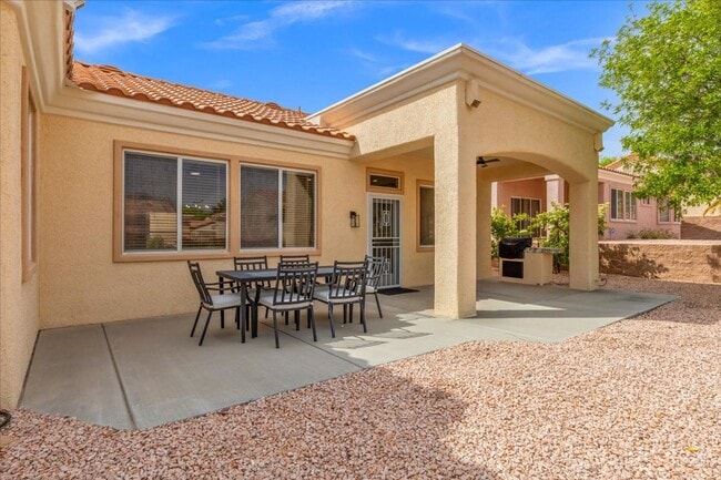 Building Photo - Serene Retreat Furnished 2 Bedroom Sun City Summerlin Home