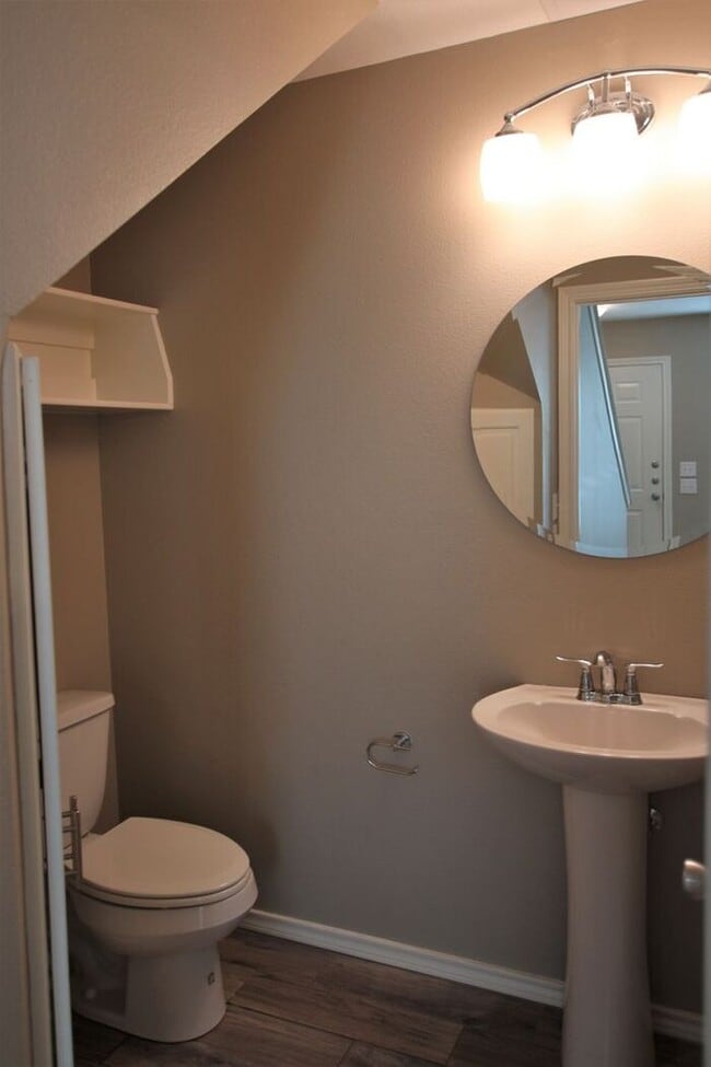 Building Photo - 2-Bedroom Townhouse for Rent in the Heart ...