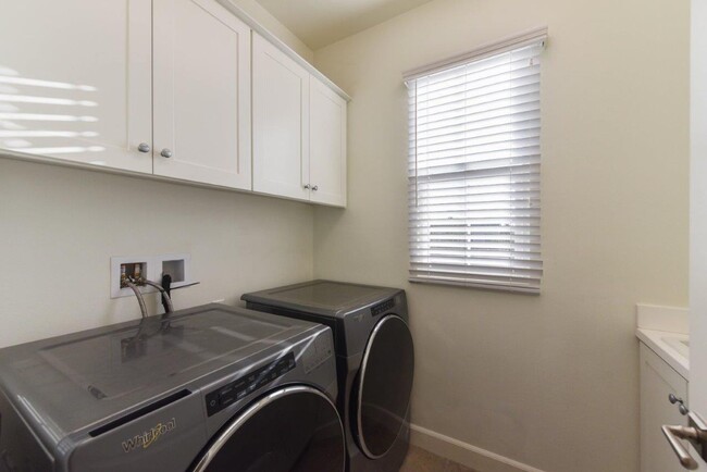 Building Photo - Irvine Single Family house 4bd/3ba Eastwoo...