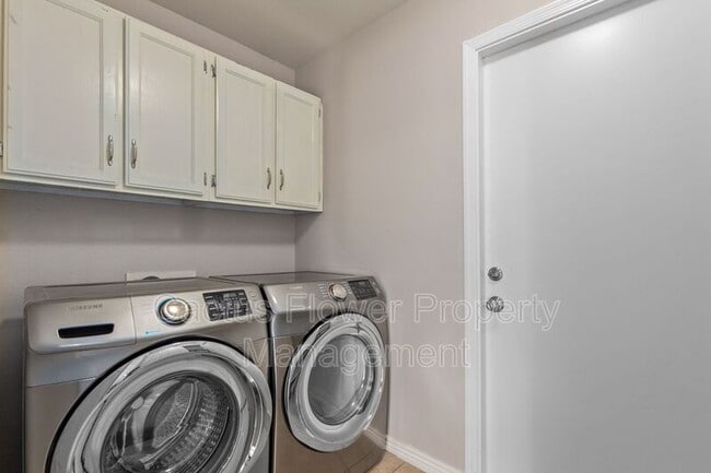 Building Photo - 5217 E Sheena Dr