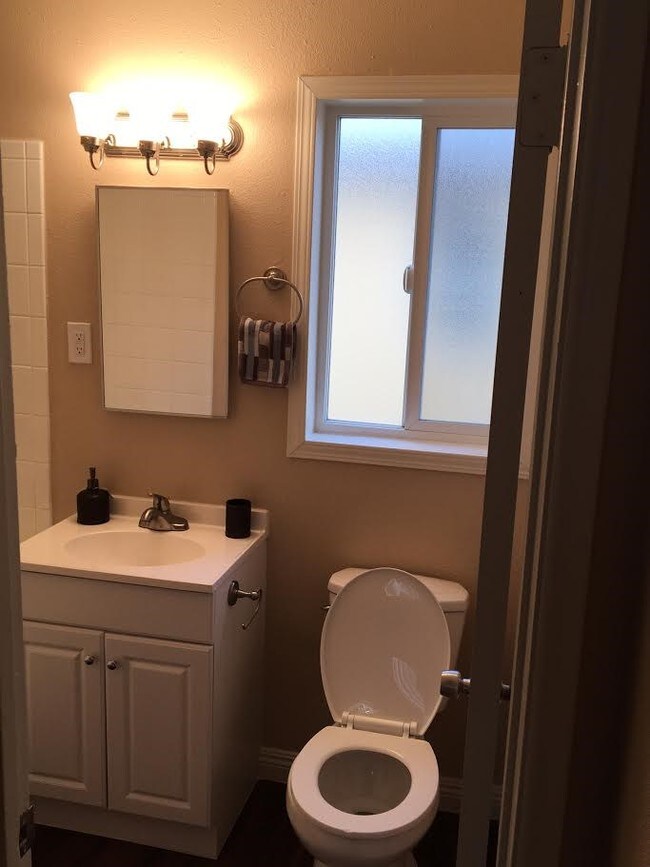 Building Photo - 746 N Mavis St