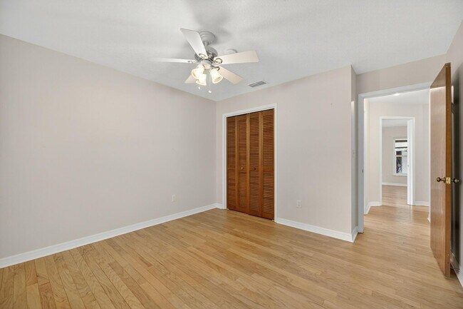 Building Photo - Available Immediately!